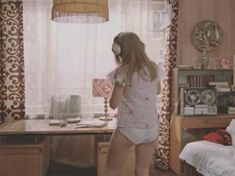 Наталья Вавилова засветила голую грудь в фильме «Москва слезам не верит» фото #2