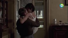 Клавдия Коршунова засветила сосочек в сериале «Московский дворик» фото #1