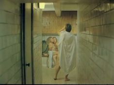 Елена Кондулайнен засветила сиськи в фильме «Муж собаки Баскервилей» фото #2