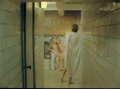 Елена Кондулайнен засветила сиськи в фильме «Муж собаки Баскервилей» фото #3