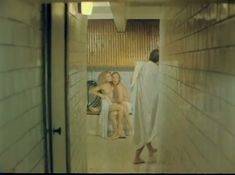 Елена Кондулайнен засветила сиськи в фильме «Муж собаки Баскервилей» фото #4