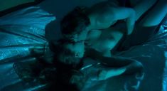 Голая грудь Анны Казючиц в фильме «Мы умрем вместе» фото #4