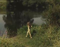 Абсолютно голая Мария Глазкова в фильме «На заре туманной юности» фото #1