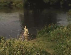 Абсолютно голая Мария Глазкова в фильме «На заре туманной юности» фото #5