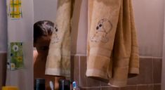 Светлана Устинова засветила грудь в фильме «На краю стою» фото #6