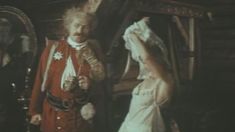 Голая грудь Ольги Жулиной в фильме «На помощь, братцы!» фото #21