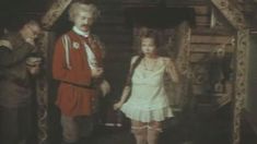 Голая грудь Ольги Жулиной в фильме «На помощь, братцы!» фото #24