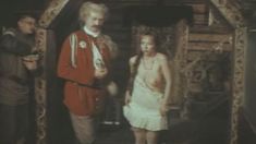 Голая грудь Ольги Жулиной в фильме «На помощь, братцы!» фото #28