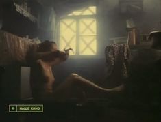 Голые сиськи Евдокии Германовой в фильме «Нам не дано предугадать...» фото #1