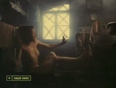 Голые сиськи Евдокии Германовой в фильме «Нам не дано предугадать...» фото #2