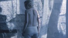 Голые сиськи Дарьи Мороз в фильме «Нанкинский пейзаж» фото #6