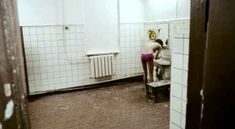 Голые сиськи Евгении Серебренниковой в фильме «Нас не догонишь» фото #1