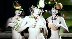 Голые сиськи Евгении Серебренниковой в фильме «Нас не догонишь» фото #15