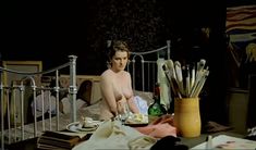 Голая грудь Виктории Толстогановой в фильме «Натурщица» фото #1