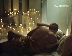 Татьяна Скороходова оголила грудь в фильме «Наш человек в Сан-Ремо» фото #5