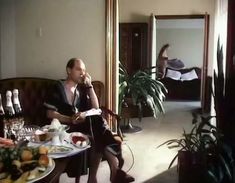 Голая грудь Елены Поповой в фильме «Не будите спящую собаку» фото #1