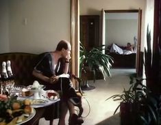 Голая грудь Елены Поповой в фильме «Не будите спящую собаку» фото #5