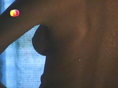 Ирина Чериченко засветила грудь в фильме «Не хочу жениться!»