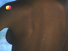 Ирина Чериченко засветила грудь в фильме «Не хочу жениться!»