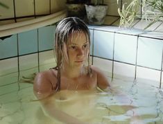 Красотка Ольга Сидорова оголила грудь в фильме «Нежный возраст» фото #6