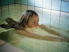 Красотка Ольга Сидорова оголила грудь в фильме «Нежный возраст» фото #7