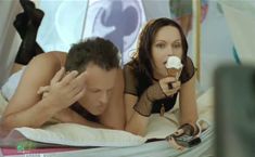 Ирина Безрукова засветила грудь в фильме «Незнакомое оружие или Крестоносец-2» фото #9