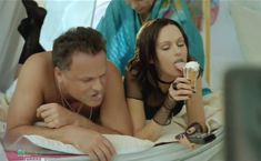 Ирина Безрукова засветила грудь в фильме «Незнакомое оружие или Крестоносец-2» фото #10