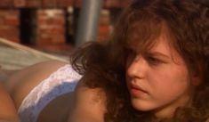 Голая грудь Лянки Грыу в фильме «Обнаженная натура» фото #5