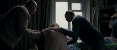 Пышная голая грудь Юлии Ауг в фильме «Овсянки» фото #1