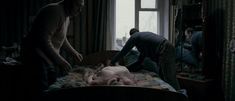 Пышная голая грудь Юлии Ауг в фильме «Овсянки» фото #7