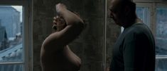 Пышная голая грудь Юлии Ауг в фильме «Овсянки» фото #22
