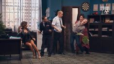 Карина Зверева засветила трусики в сериале «Однажды в России» фото #7