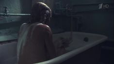 Алёна Бабенко засветила сиськи в сериале «Однажды в Ростове» фото #1