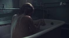 Алёна Бабенко засветила сиськи в сериале «Однажды в Ростове» фото #2