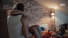 Мария Шалаева засветила трусики в сериале «Озабоченные, или Любовь зла» фото #3