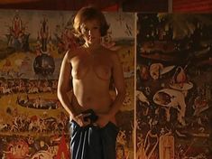 Красивая Дарья Повереннова показала голую грудь в сериале «Оплачено смертью» фото #4