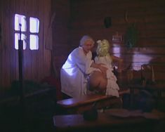 Голые сиськи Любви Тихомировой в фильме «Особенности банной политики, или Баня 2» фото #60