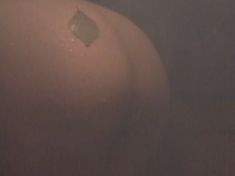 Влажная голая грудь Любови Тихомировой в фильме «Особенности русской бани» фото #2