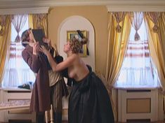 Пышная голая грудь Оксаны Сташенко в фильме «Особенности русской бани» фото #7