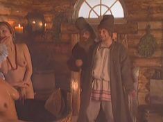 Пышная голая грудь Оксаны Сташенко в фильме «Особенности русской бани» фото #30