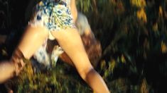 Виктория Романенко засветила трусики в фильме «Отдамся в хорошие руки» фото #7