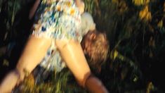 Виктория Романенко засветила трусики в фильме «Отдамся в хорошие руки» фото #8