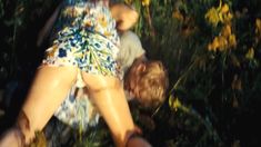 Виктория Романенко засветила трусики в фильме «Отдамся в хорошие руки» фото #9