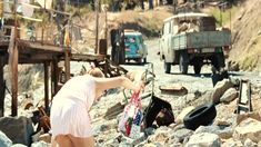 Виктория Романенко засветила трусики в фильме «Отдамся в хорошие руки» фото #11