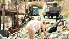 Виктория Романенко засветила трусики в фильме «Отдамся в хорошие руки» фото #13