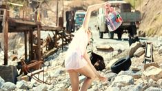 Виктория Романенко засветила трусики в фильме «Отдамся в хорошие руки» фото #17