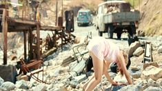 Виктория Романенко засветила трусики в фильме «Отдамся в хорошие руки» фото #20