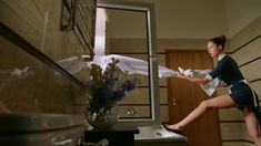 Красотка Диана Пожарская слегка засветила попкув фильме «Отель Элеон» фото #5