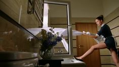 Красотка Диана Пожарская слегка засветила попкув фильме «Отель Элеон» фото #6