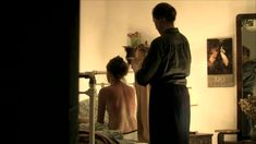 Голые сиськи Агнии Кузнецовой в фильме «Пара гнедых» фото #4